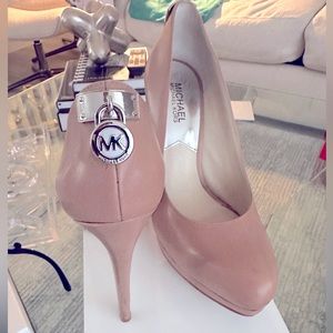 Michael Kors Platform Pumps Leather - Color Nude. Size 8